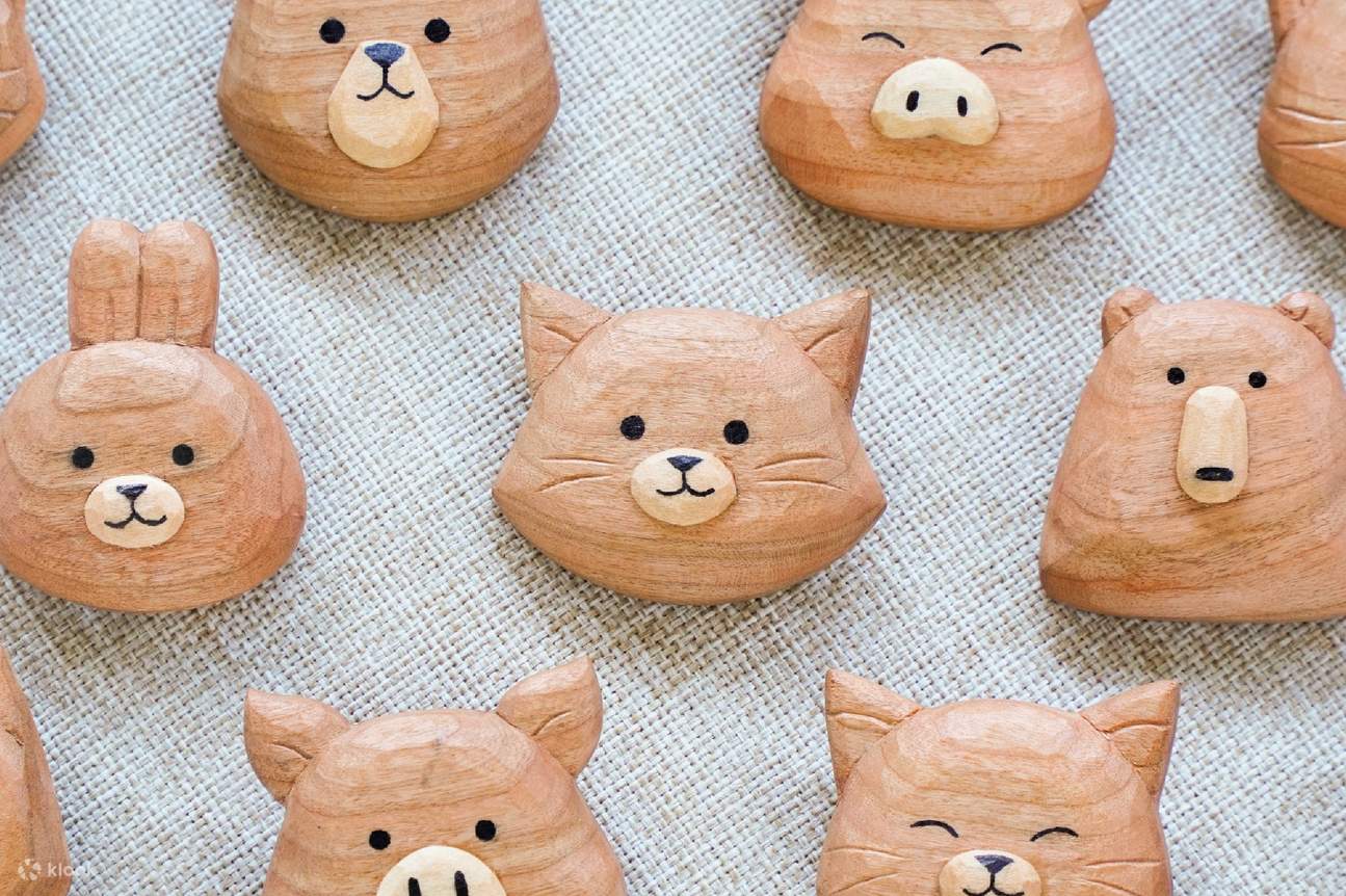 Little Corner HK Wood turning and wood carving craft